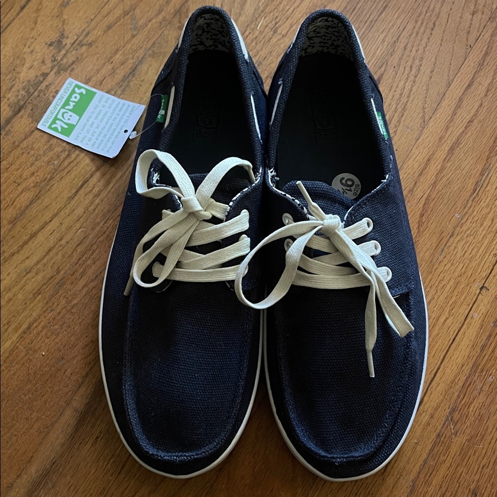 NWT Sanuk Navy Casa Barco Shoes- Size 9.5